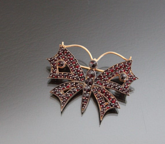 Broche Ancienne Papillon Fin XIXème - Avec Saphiret Et Grenat - Métal Doré - Occasion Bon État