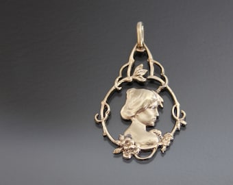 Pendentif jeune fille de style édouardien LAUER & WIEDMANN. Argent sterling 925, femme. Bijoux Anciens Fine Art Nouveau