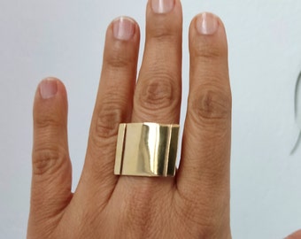 Gouden grote rechthoekige ring, wijs- of middelvingerring van één inch, gouden vierkante brede ring