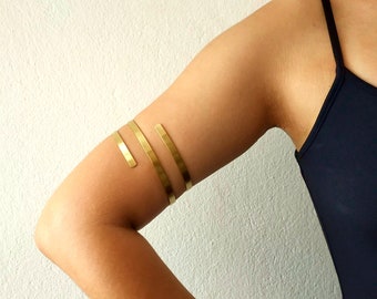 Gold Bizeps Manschetten Armband, doppelte Oberarmmanschette, Spiral breiter Oberarm Armreif