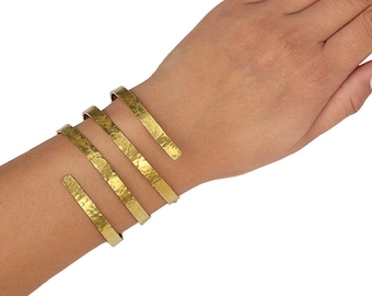 Gold Spiral Unterarm Manschette Armband, Wrap breite Manschette gehämmert Armband, Zigeuner Spiralarmband