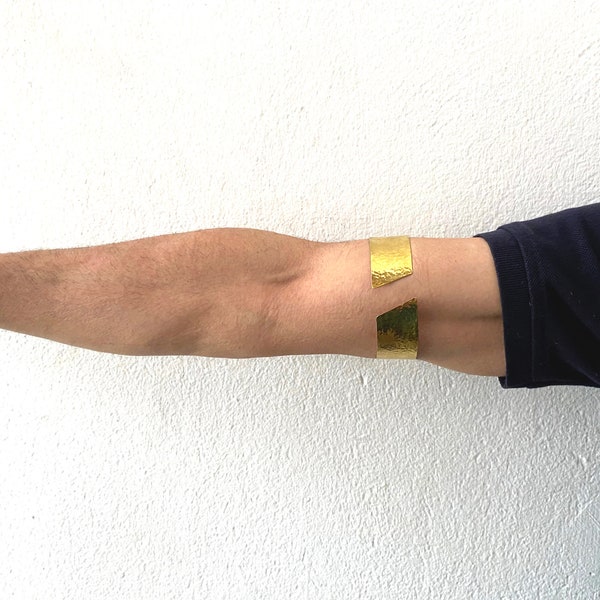 Gold men bicep arm band, 1 inch wide upper arm cuff bracelet,  brass simple bicep armlet, gift for him under 100