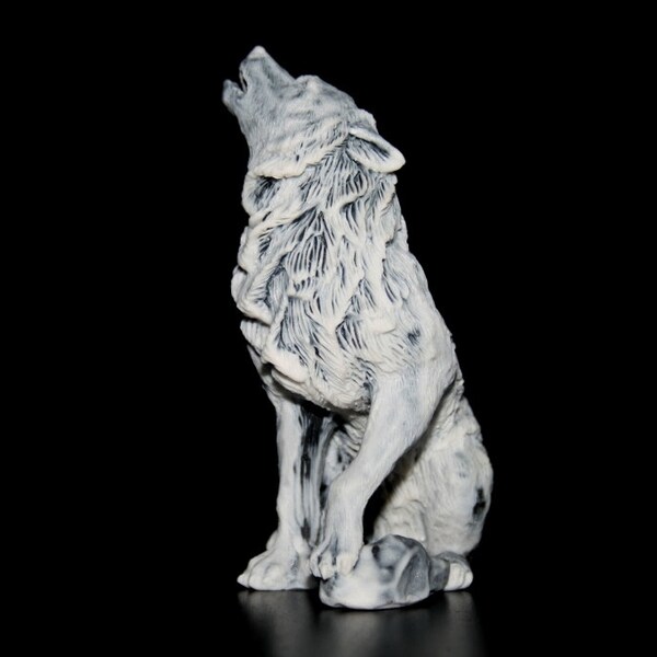 Figurine Wolf  howling of the marble chips, statuette