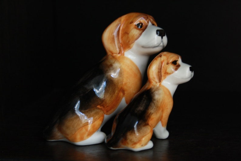 beagle dog figurine