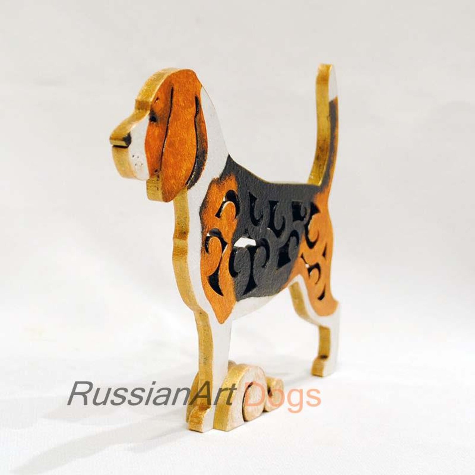 beagle dog figurine