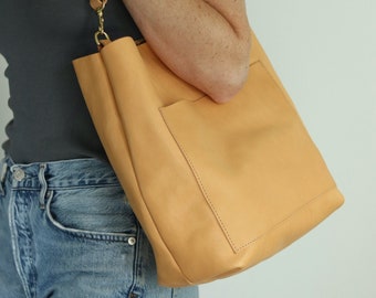 Bolso hobo de piel beige: bolso de hombro italiano hecho a mano con piel curtida vegetalmente.
