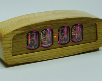 Horloge tube Nixie en bois - tube in12, rétroéclairage RGB