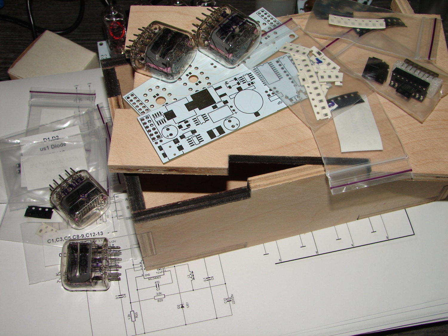 Nixie tube clock kit 2.3 with IN-12 Tubes in wood box