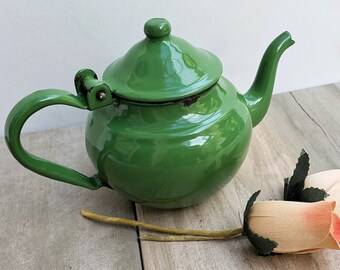 Tetera de esmalte verde vintage/Olla de elaboración de té-Hervidor de té/Esmalte/Hecho en Yugoslavia/Decoración rústica-campestre/Estilo Cottagecore/Decoración del hogar