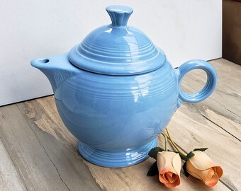 Vintage Fiesta Periwinkle Blue Teekanne / Homer Laughlin / 1980er Jahre / Teekanne / Rustikales Landhaus Dekor / Made in USA / kostenloser Versand