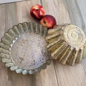 Vintage SET/2 Large Metal Flan Mold/Steam Pudding Mold/Embossed Tin/Farmhouse-Country Kitchen Decor/Retro Kitchenware-Cookware/FREE Shipping