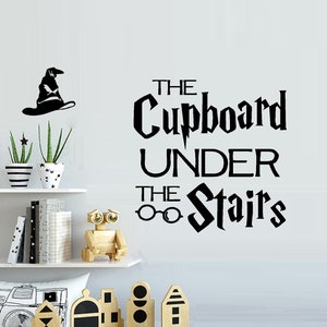 TOMATO FANQIE The Cupboard Under The Stairs, Funny Wizardry Theme Decor  Wall Art Sign, Design Hanging Gift Decor for Home Coffee House Bar (US-G133)