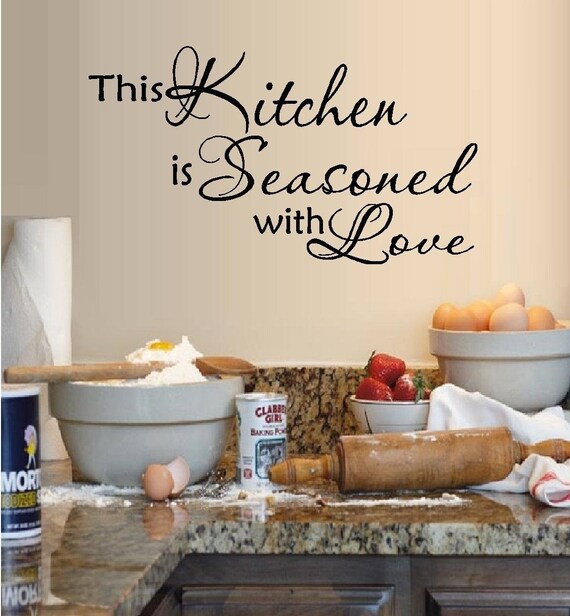 Targa In Metallo Per Cucina 'This Kitchen Is Seasoned With Love', 20x30 Cm, Latta Retrò Con Bordi Arrotolati E Fori Per Appendere, Decorazione Parete Rustica