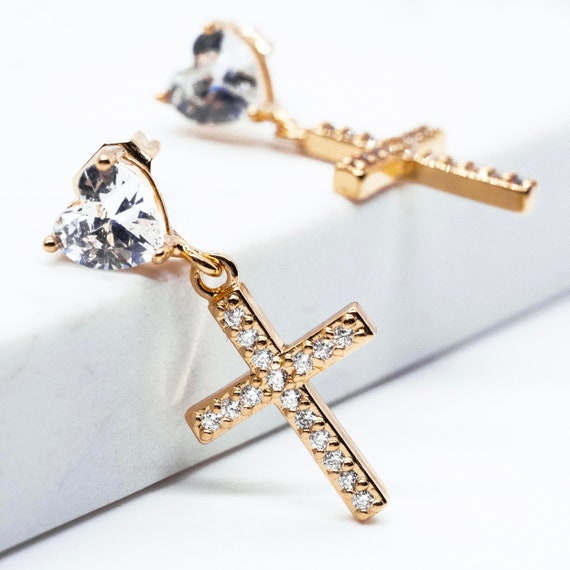 Orecchini a cerchio con croce pendente - Orecchini a cerchio con ciondolo a croce in zirconi cubici, gioielli in argento sterling - Italia
