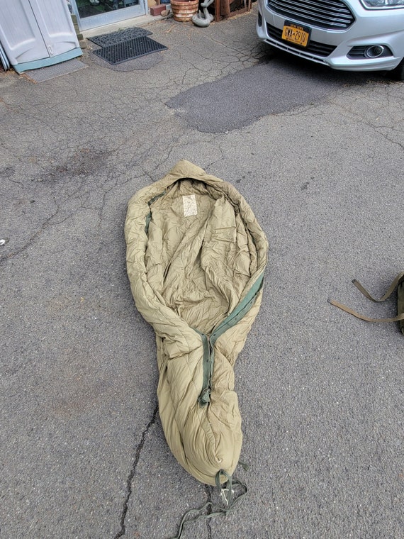 Vintage US Military M-1949 Type 1 Feather Filled Mountain
