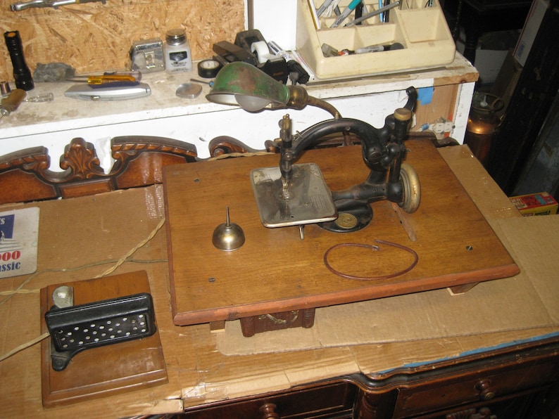 Antique Willcox & Gibbs Sewing Machine Pat. 1871 S/N A389120 W/ Working Dayton Motor and Foot