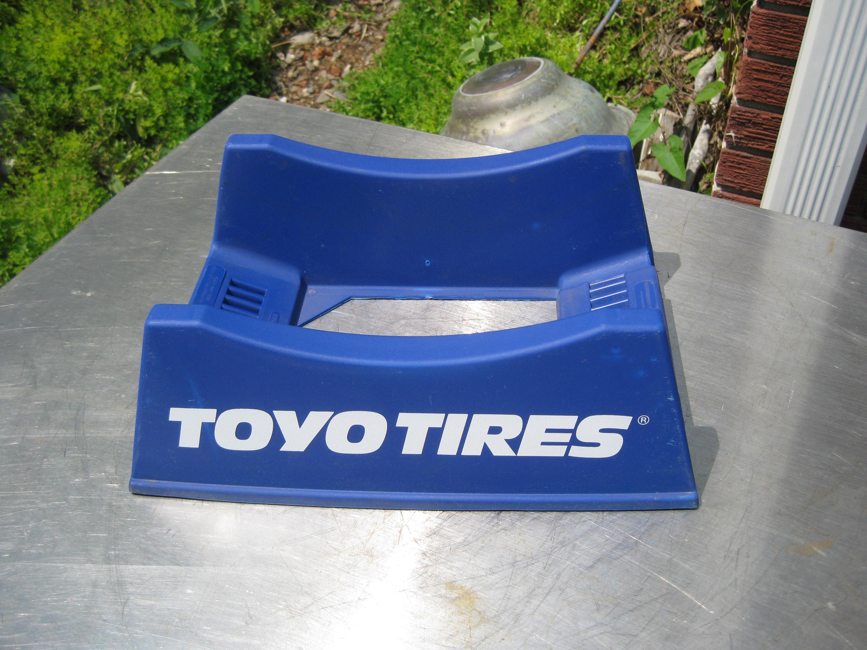 TOYO TIRES ディスプレイスタンド　✖︎2 Vintage Store / Dealer Toyo Tire Stand Advertising Display