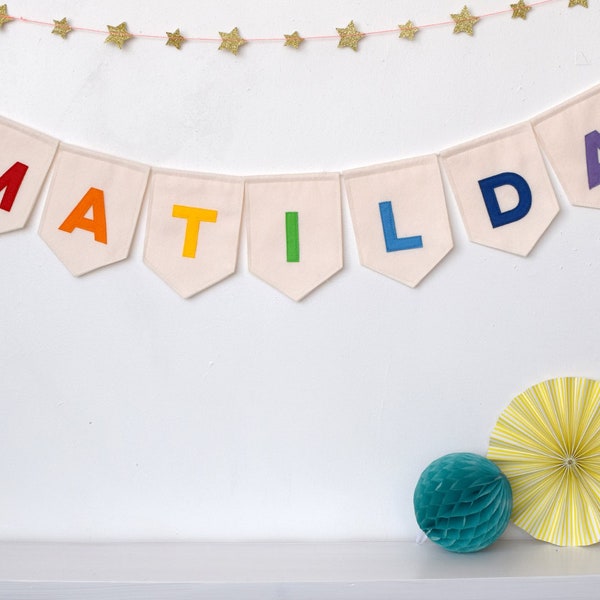 Banderines de arcoíris personalizados con nombre: banderines de fieltro personalizados para guarderías, habitaciones infantiles, cumpleaños y regalos de baby shower.