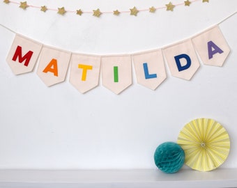 Gepersonaliseerde regenboognaamvlaggenlijn Regenboog kinderkamer decor Aangepaste kinderkamer naambanner