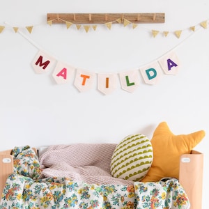 Banner personalizado con nombre de guardería de arcoíris silenciado, decoración para habitación de niños, banderines con nombre personalizado, banderines de cumpleaños