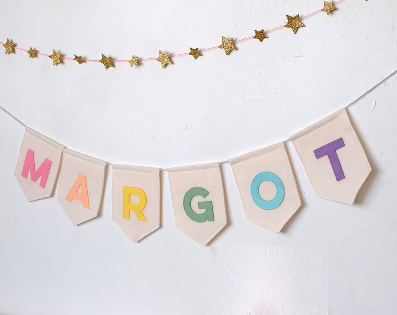 Pastel Rainbow naam vlaggenlijn Gepersonaliseerde kinderkamer vlaggenlijn Aangepaste naambanner Kinderkamer decor Vilten feestslinger afbeelding 2