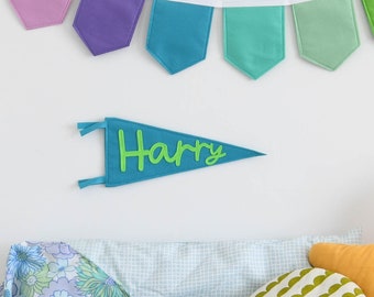 Gepersonaliseerde vilten wimpel: aangepaste kinderkamerdecoratie
