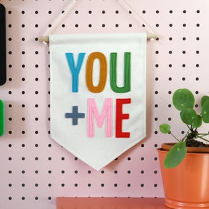 You + Me feltro banner bandiera da parete, gagliardetto, Amore, San Valentino, Wall Hanging, bandiera in feltro, varie dimensioni