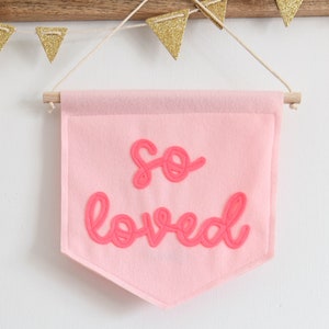 So Loved Mini Filz Banner Kinderzimmer Wanddeko Kinderzimmer Fahne