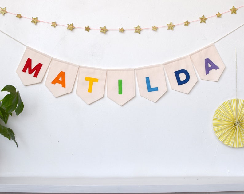 Pastel Rainbow naam vlaggenlijn Gepersonaliseerde kinderkamer vlaggenlijn Aangepaste naambanner Kinderkamer decor Vilten feestslinger afbeelding 6