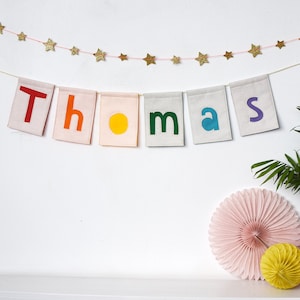 Estamenha personalizada com nome, guirlanda de feltro, banner personalizado, faixa para berçário, letras, decoração de berçário, presente para recém-nascidos