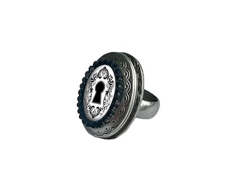 Keyhole Locket Ring – Silver Plated, Pop Art Filigree