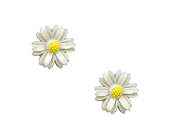 Retro Daisy Post Earrings: 60s Style Studs