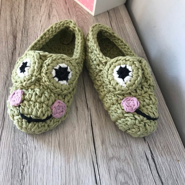 Gift for kids, house slippers, crochet slippers, girls slippers,  organic cotton slippers, women gift, frog slippers