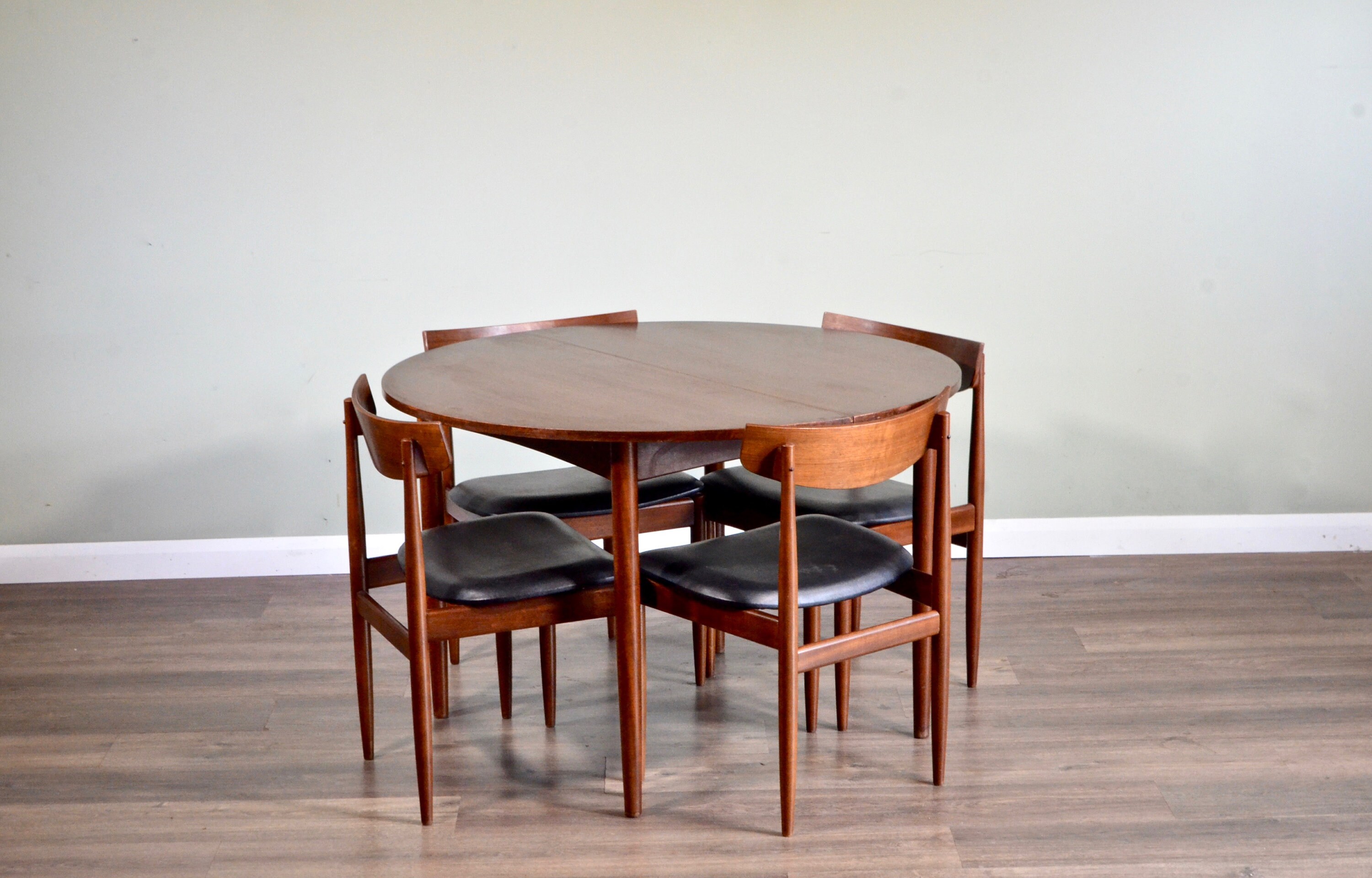 Danish 2024 round chair