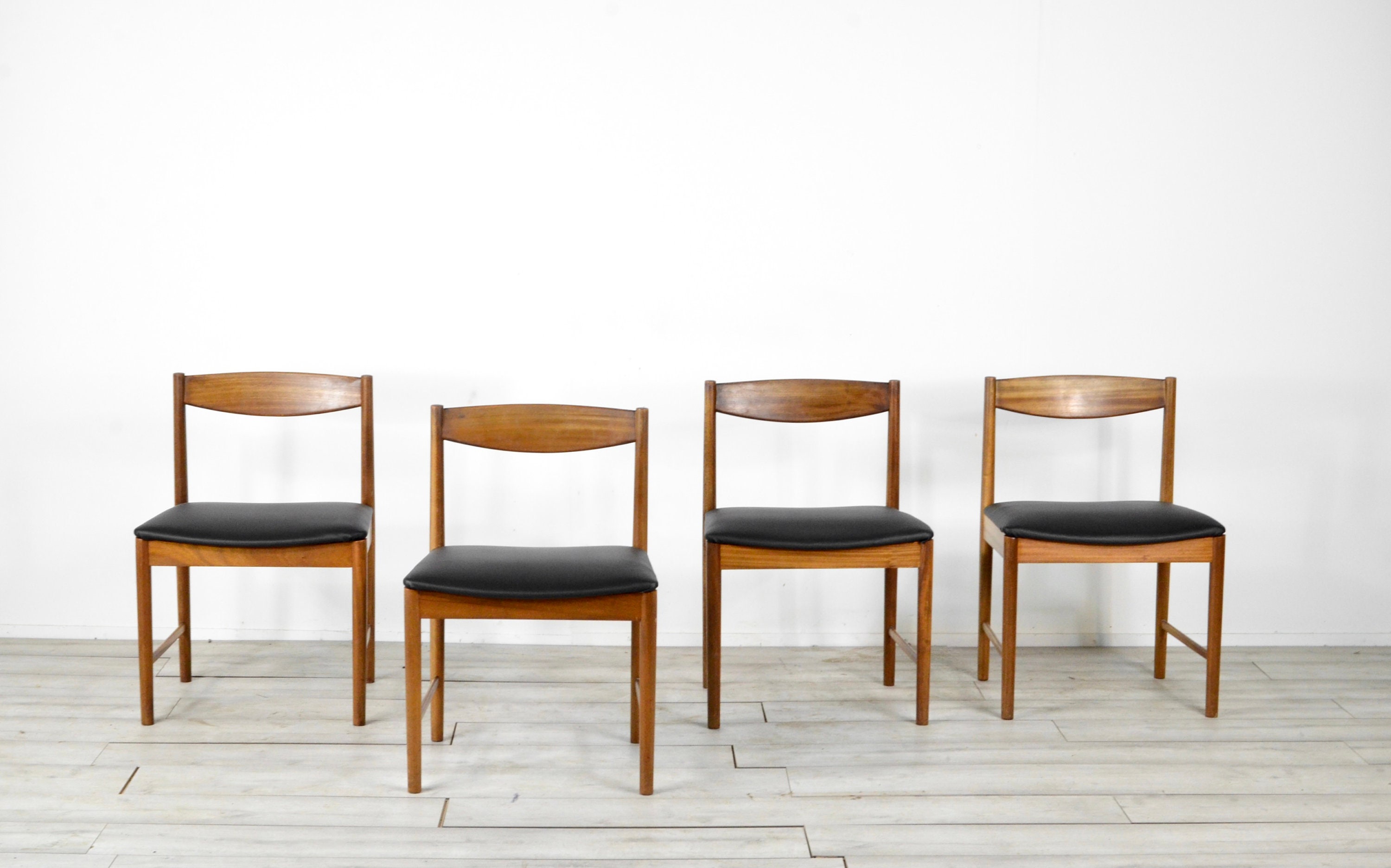 Set of 4 Midcentury Mcintosh Teak and Leatherette Chairs. - Etsy
