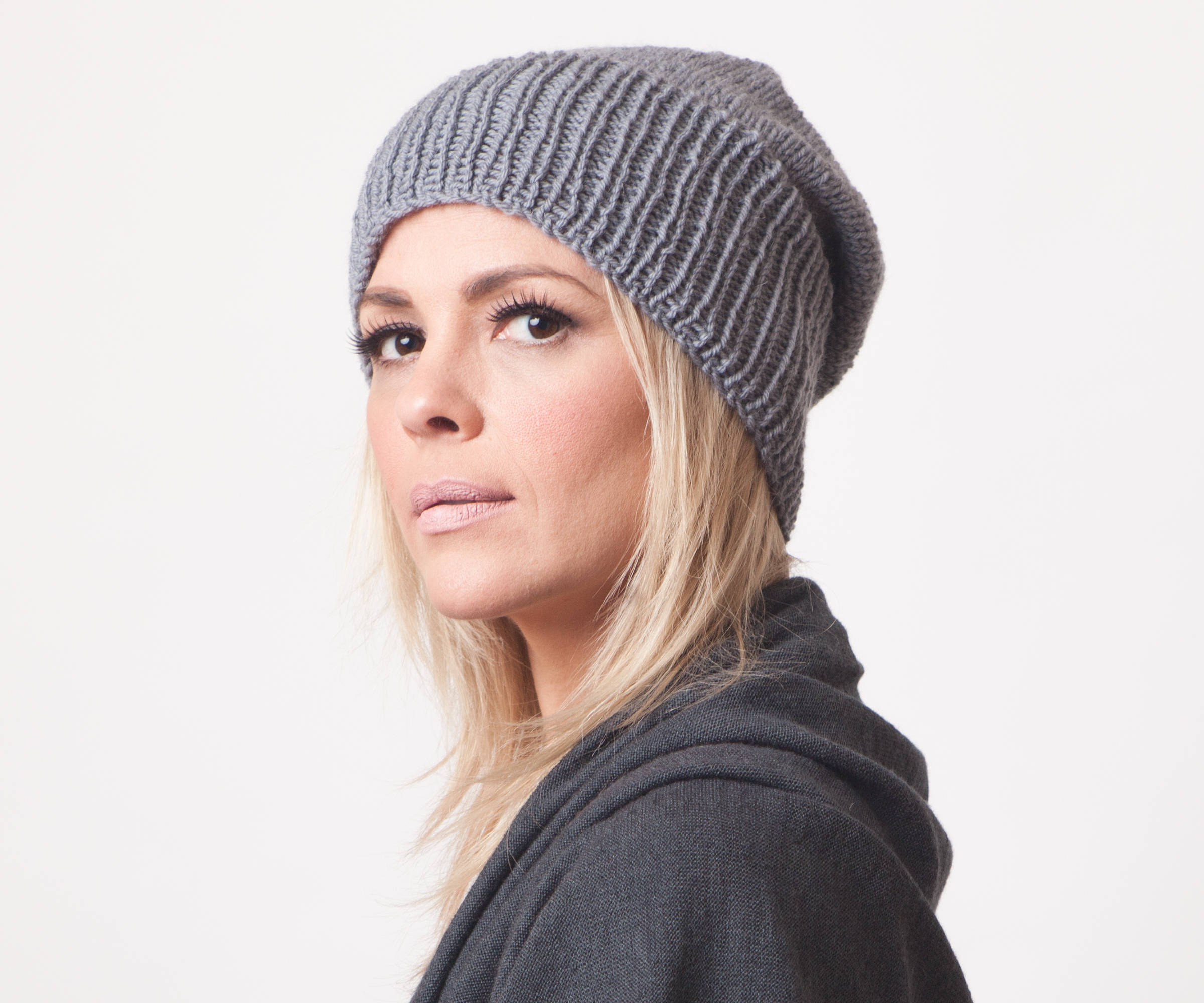 Knit Beanie Hat in Medium Grey 