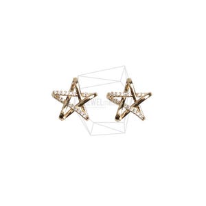 Peut inclure: Une paire de boucles d'oreilles en forme d'étoile dorées avec des pierres de zircone cubique transparentes.
