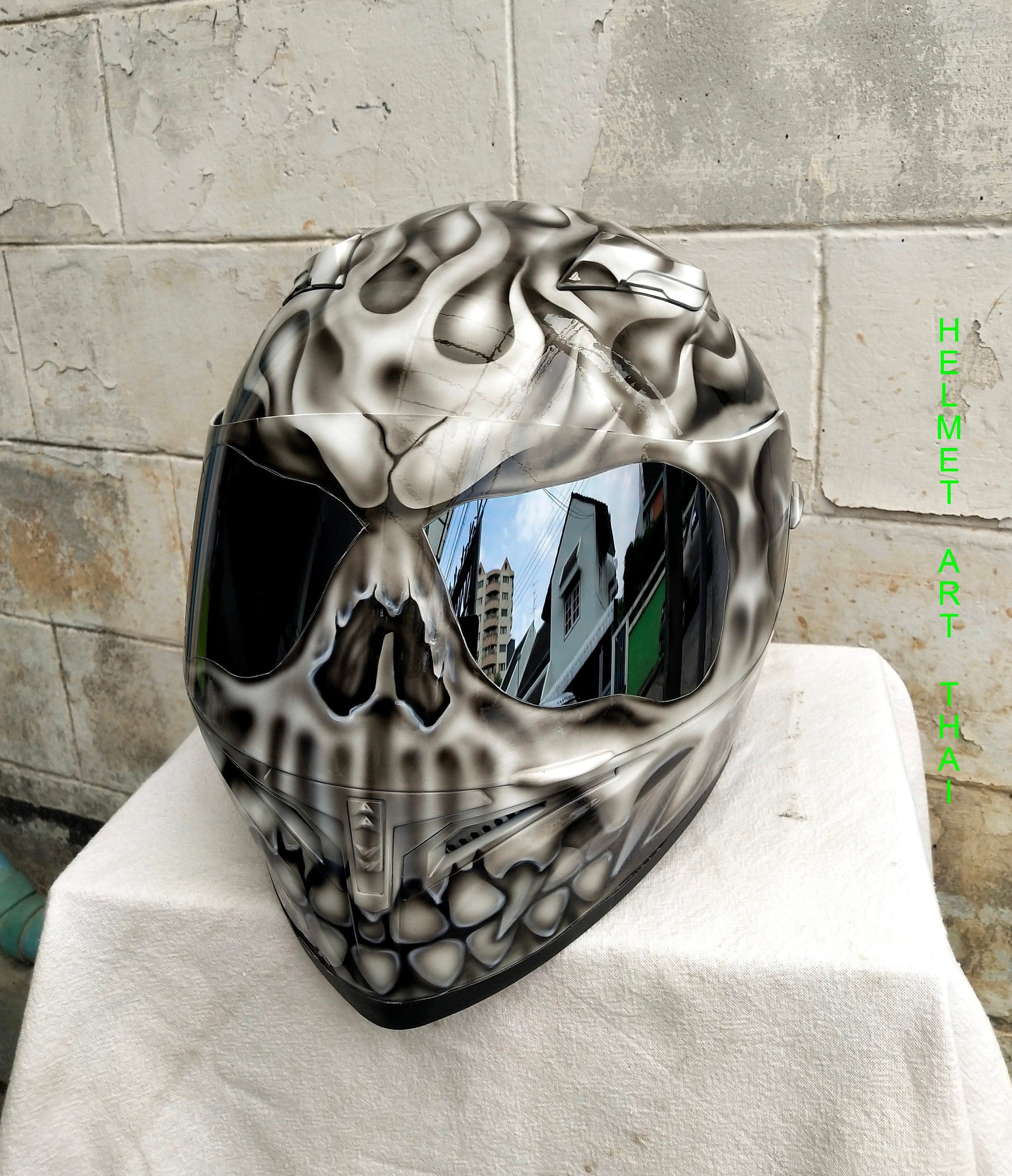 Unique Custom Airbrushed Motorbike Helmets that will blow you away