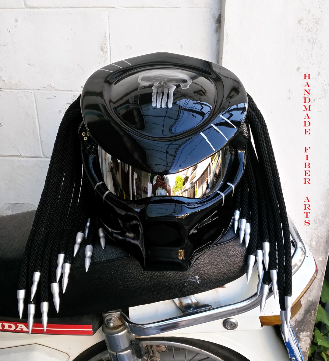 Couvre Casque de moto Predator - Dominez la route avec Style