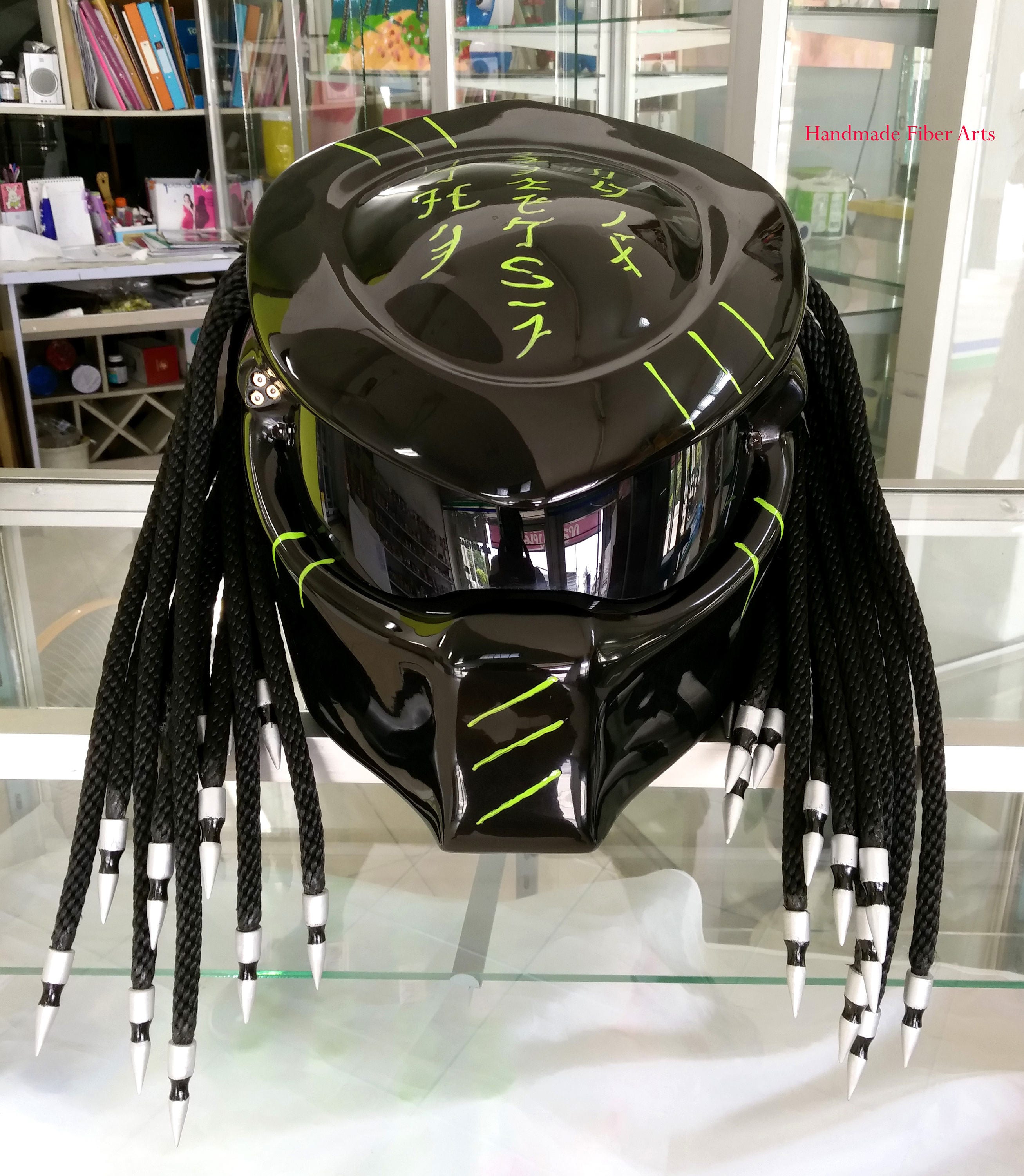 Шлем хищник купить. Шлем предатор. Predator Helmet Moto. Мотошлем хищник Yamaha r1. Nitrinos шлем хищника.