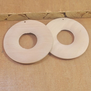 10Pcs ronde houten oorbellen verkoop, onvoltooide natuurlijke houten oorbel hanger groothandel, ronde houten hanger charmes -- 59mm