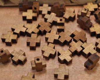 Ciondoli a croce in legno piccolo da 50 pezzi, ciondolo crudo in legno 8,5x8,5x5 mm
