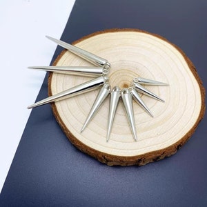 Abalorios CCB Spike - Juego de 50 piezas - Colgantes de pinchos de 23 mm/34 mm/51 mm, cuentas cónicas de pinchos en plata antigua/oro con agujeros