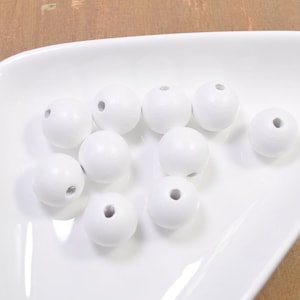 Venta al por mayor 100 piezas de cuentas de madera blanca, cuentas de madera redondas de 20mm, cuentas de madera pintadas, cuentas de collar, cuentas de pulsera, artesanía de madera -- FF12