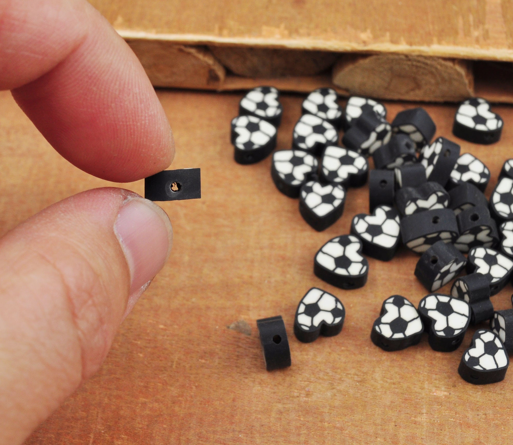 200 Perline Calcio Argilla Polimerica - Pallini Sportivi Per Braccialetti Fai Da Te, 9.5mm - Foto 8