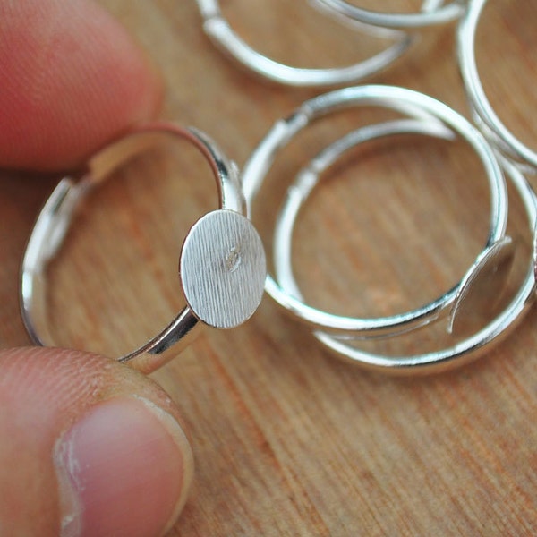30 zilveren ringen, glanzende zilveren ring basis verstelbaar met 8mm ronde pad, zilver lege ring pads, verstelbare ring pads, diy ringen, sieraden benodigdheden.