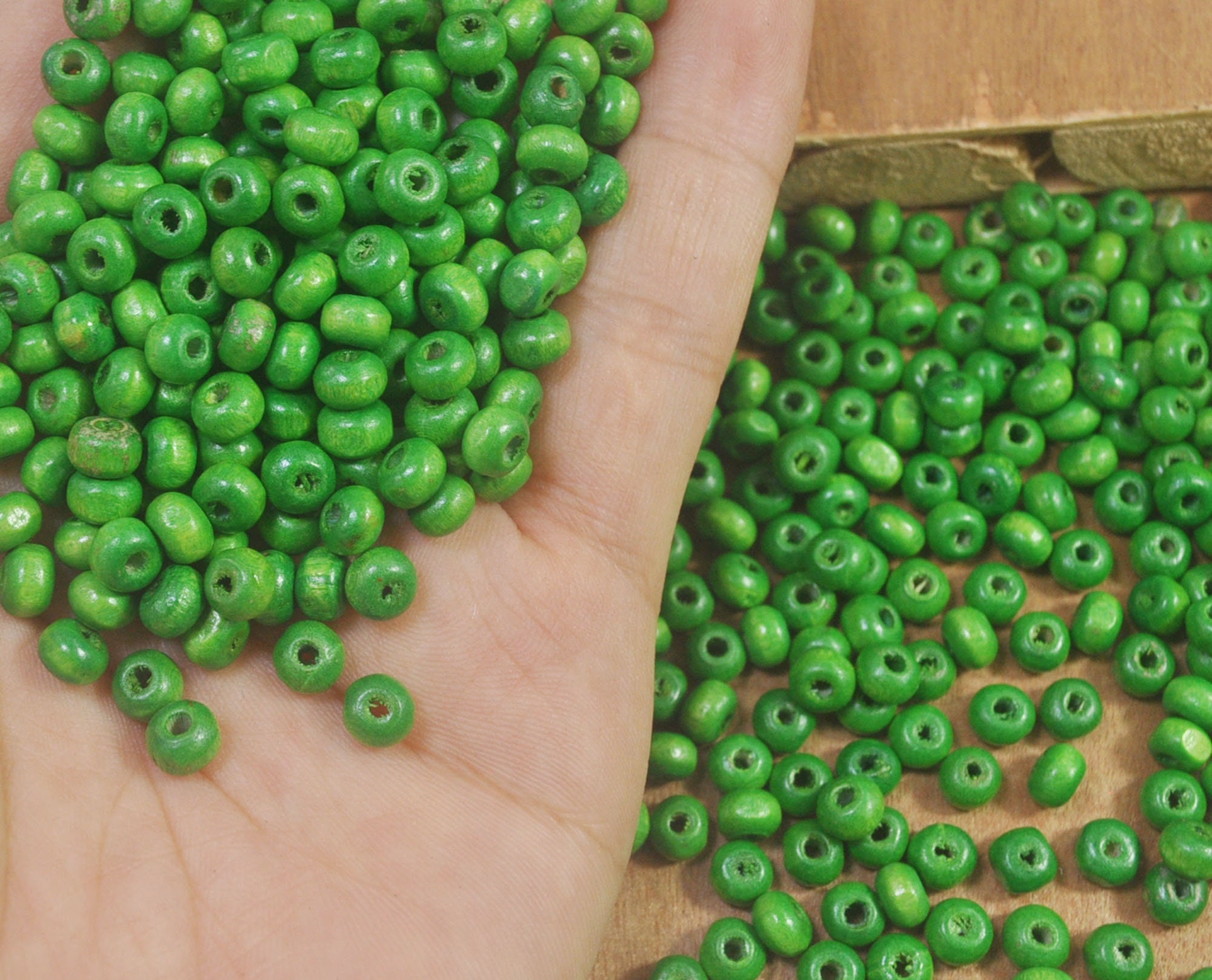  300Pcs Green Wooden Beads for Crafts, Natural Round
