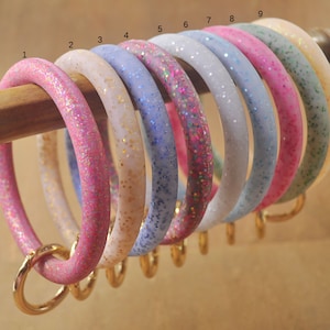 Envío gratis, llavero de pulsera de brazalete de silicona con brillo de 1 pieza, pulsera con cordón, lazo, pulsera con llavero, correa para muñeca con llavero, joyería para llavero