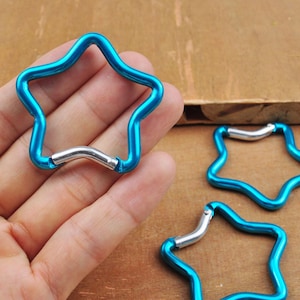 1Pcs-50pcs Sky Blue Star Shaped Carabiner Spring Belt Clip Key Chain Clip,1.9” Black Aluminum Hook Carabiner Star Keychain Backpack Clip