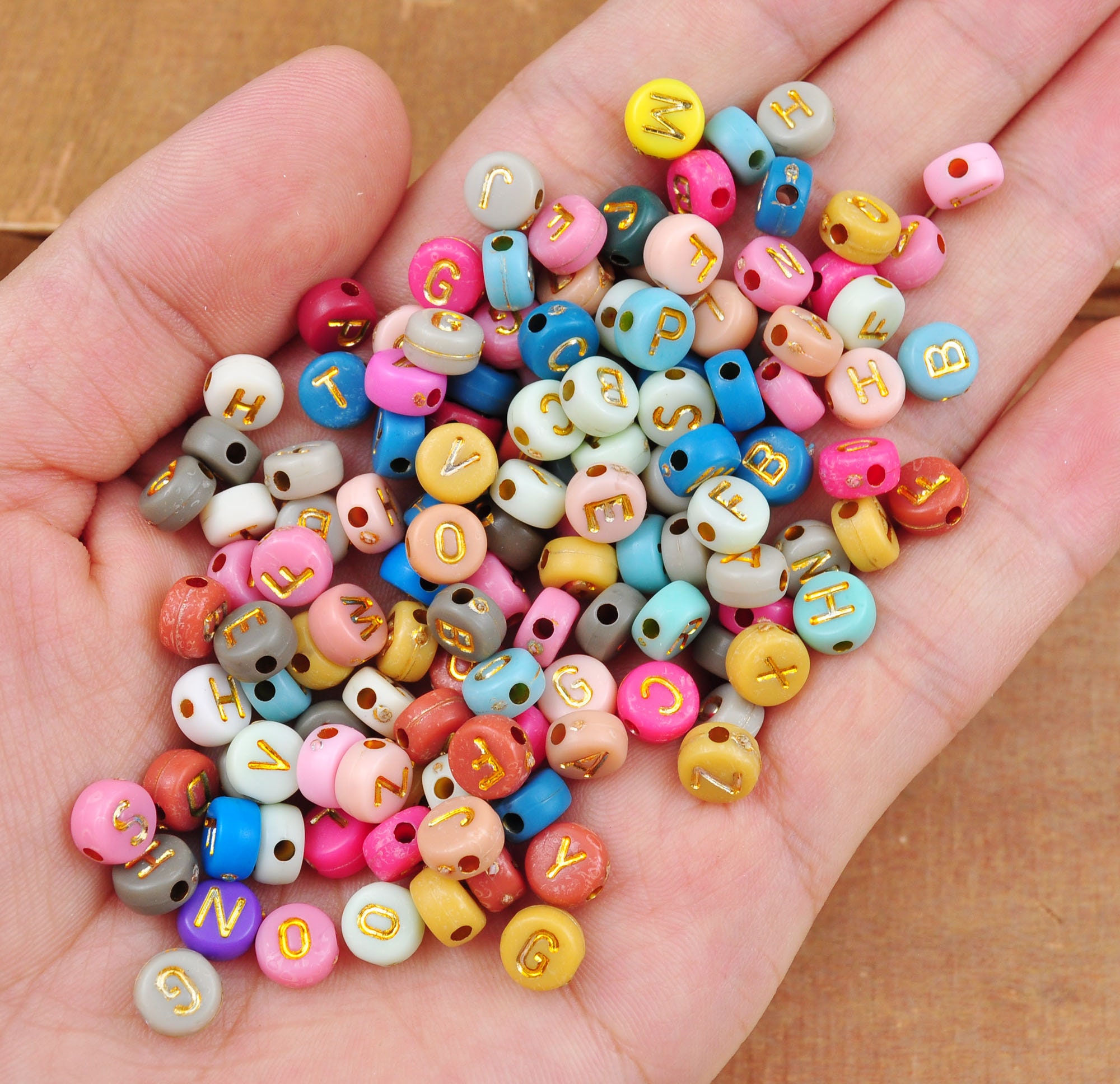 QZX1 200 Pezzi Di Colore Misto Lettera Acrilica Perline Acriliche Rotonde Alfabeto Piatto Perline Distanziatore Allentato Per Gioielli Facendo Fatti A Mano Con Braccialetto Fai Da Te Accessori .YC0409 - Foto 10